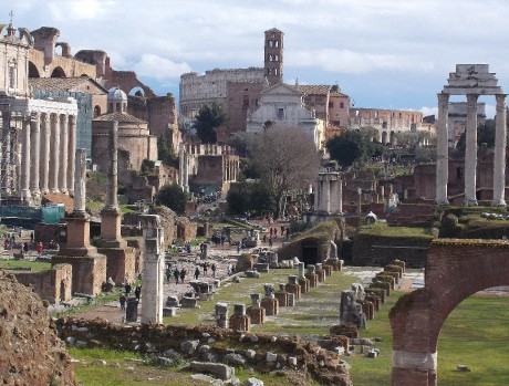 Forum Romanum (Koloseum v pozadí)