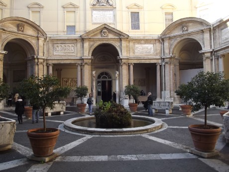 Vatikánská muzea nabízejí prohlídkovou trasu dlouhou téměř 8 km! 